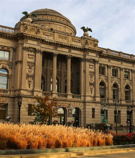 milwaukee public library website.